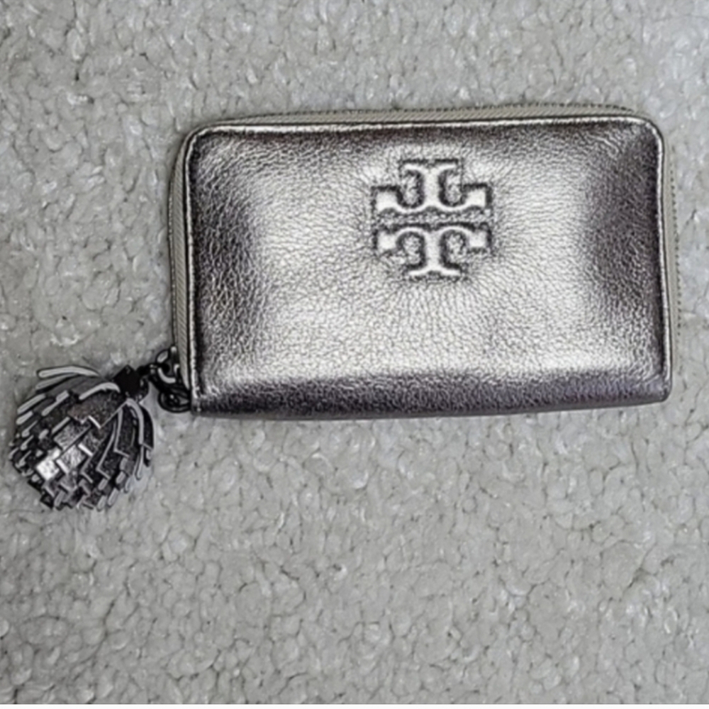 TORY BURCH THEA mettalic Pweter Shor Wallet